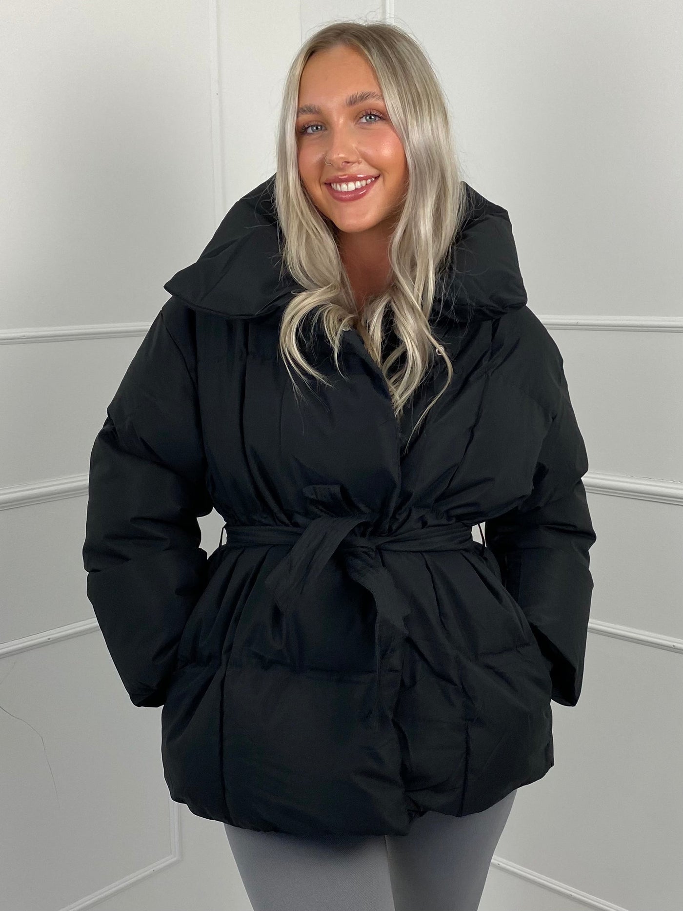 CALISTA™ | Puffer Coat with Short Belt