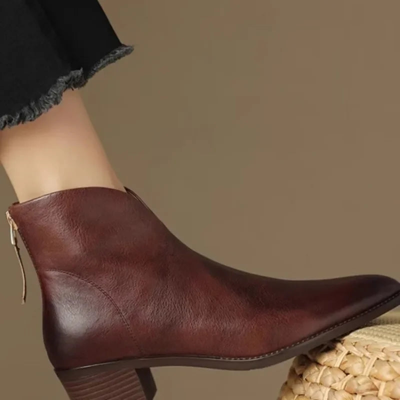 Lorine - Chic and Comfortable Leather Chelsea Boots